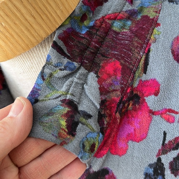 EUC Habitat dark grey shirt dress w lg red pink floral print 1/2 button front - Picture 5 of 13